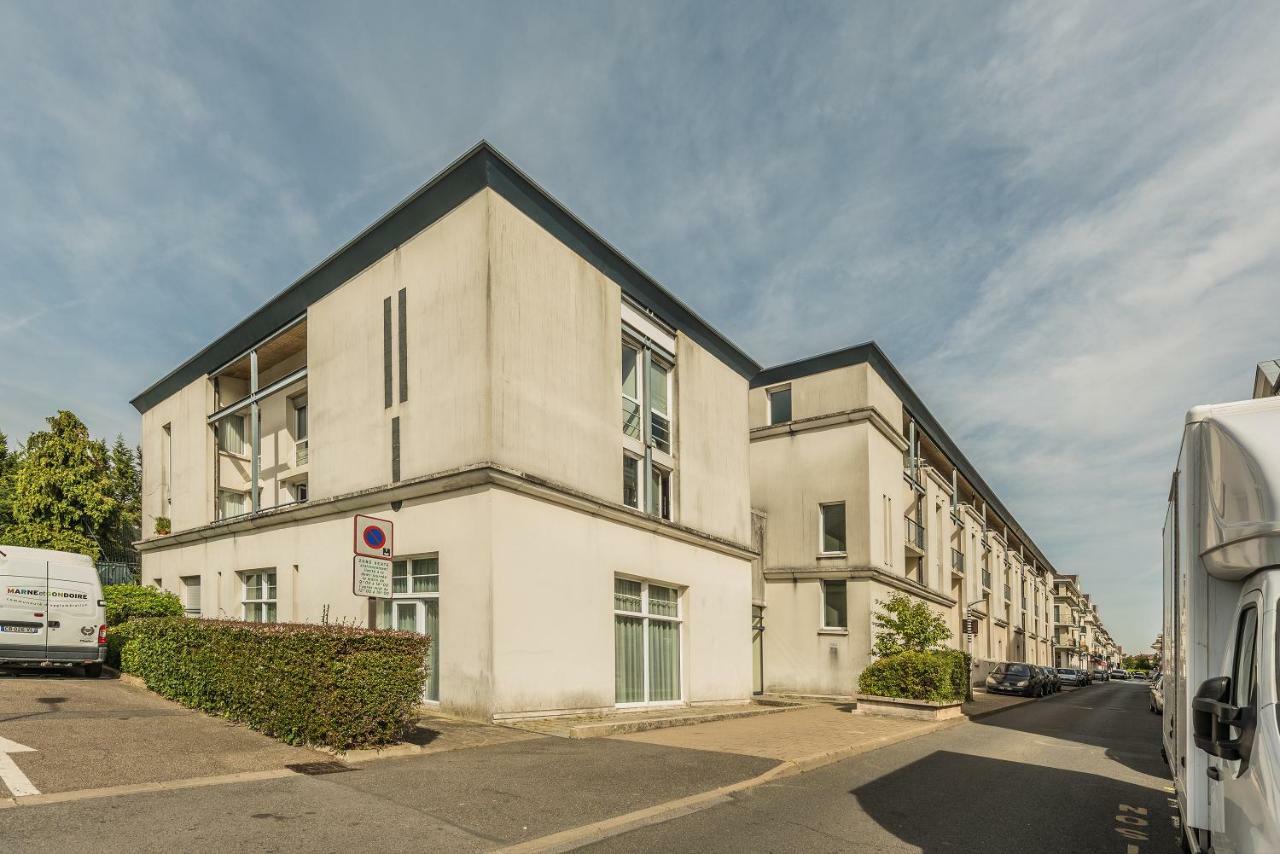 James Cook - Fairytale Factory Apartment Bussy-Saint-Georges Ngoại thất bức ảnh